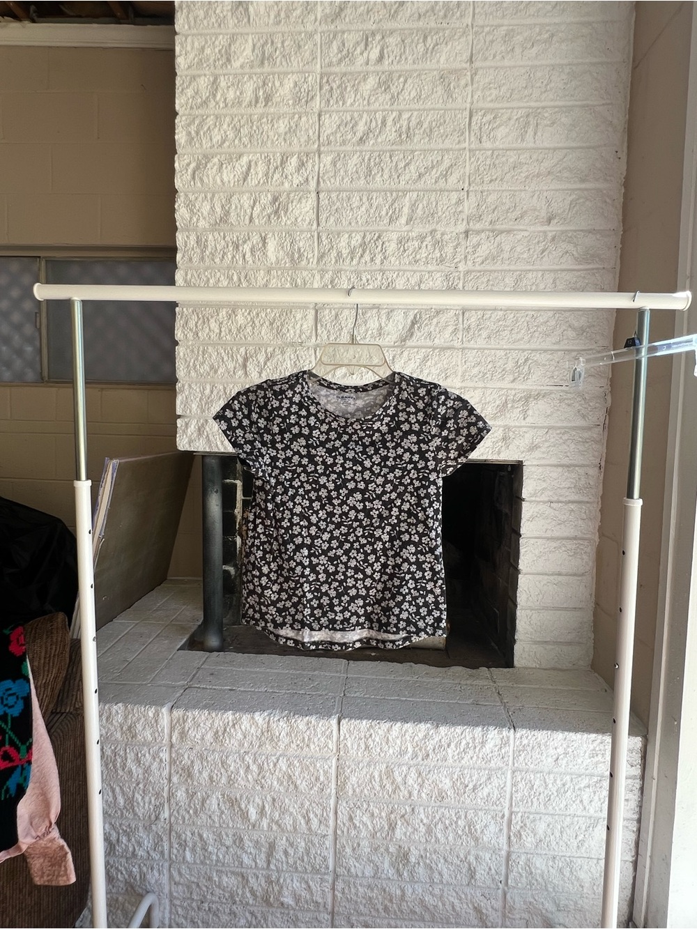 Old Navy Baby Tee Kids 10-12/womens XS